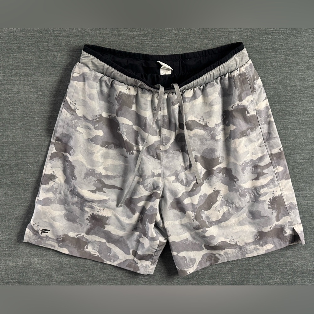 Fabletics Shorts Mens Large Gray Camo The Fundamental Short Lined 7" Athletic